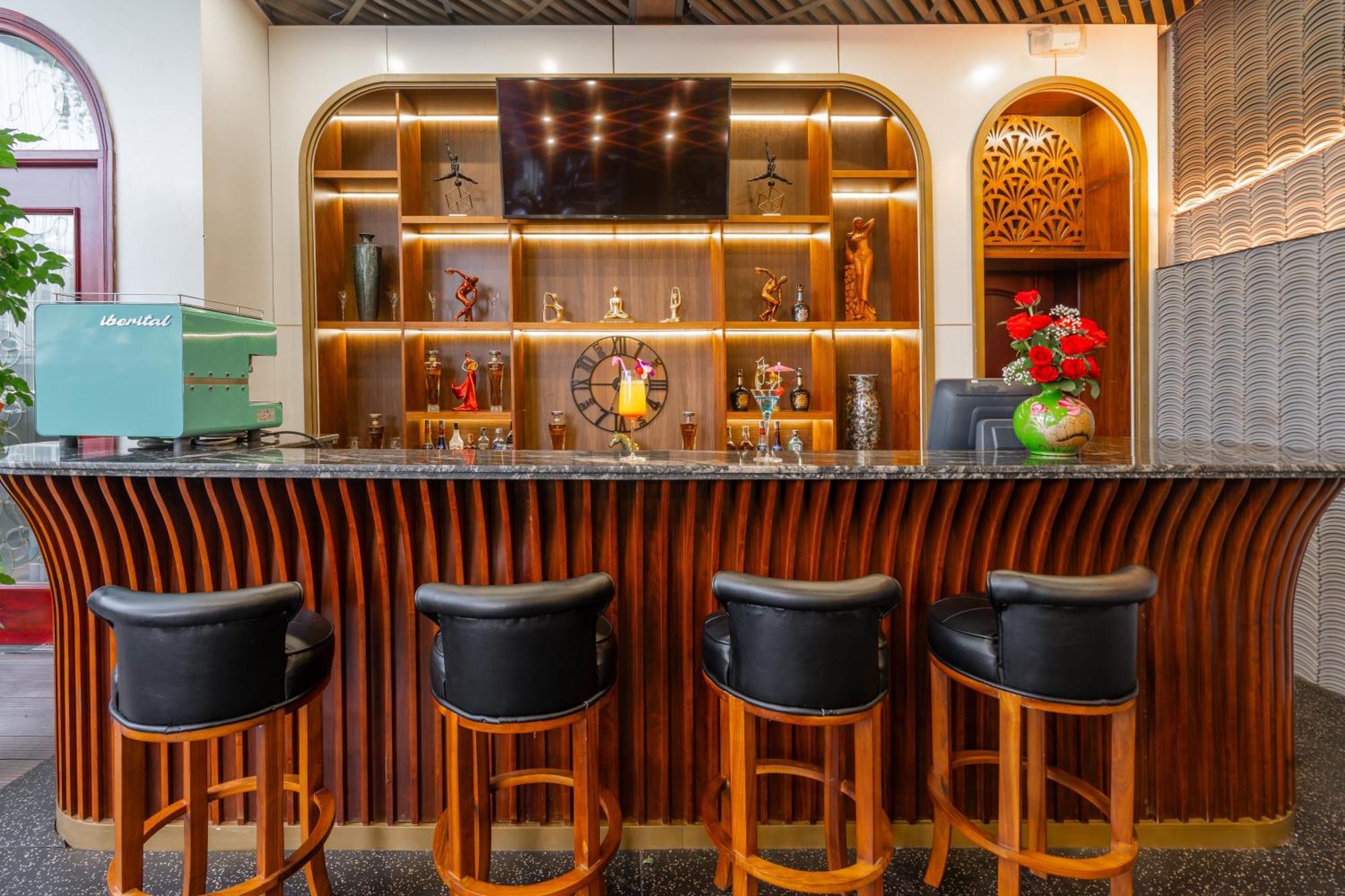 Grand Fleuve Boutique Hotel Ha Long Bagian luar foto